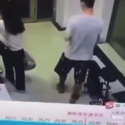 This nigga is down terrible.This what I would do if I ever saw sir Bruce in public