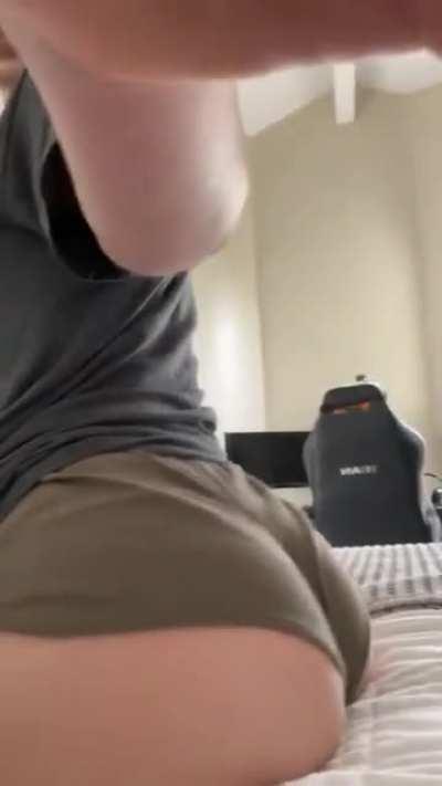 @stpeach sitting her fine ass down