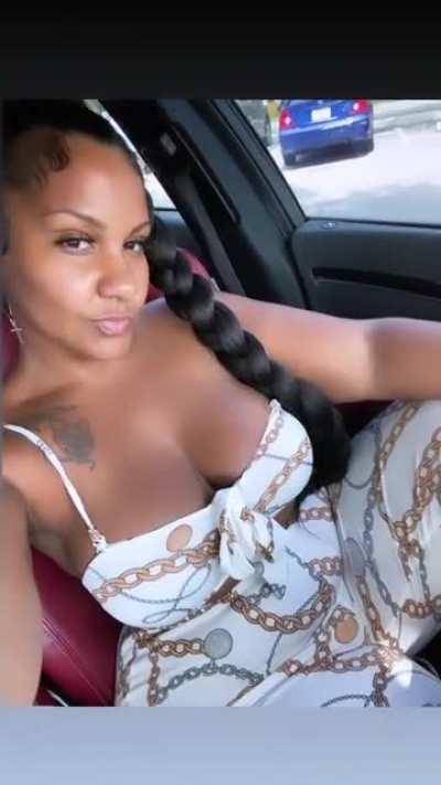 Esmerlin Valdez (@esmy_v)