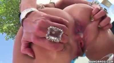 Filling mommy’s ass up