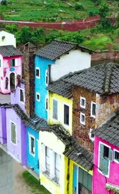 Chinese community that lives on a bridge