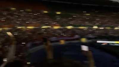 So kann man sich vorm Ländermatch auch die Zeit vertreiben. (Gab einen Stromausfall im 2. Bezirk, für alle die es nicht wissen, und das Happel Stadion war betroffen).