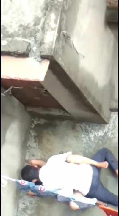 Desi guy convinces his gf and fucks her in rooftop after she taking her bath[link👇]