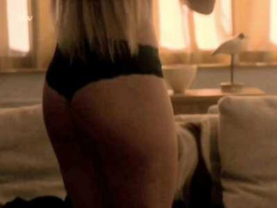 Florence Pugh's gorgeous ass.