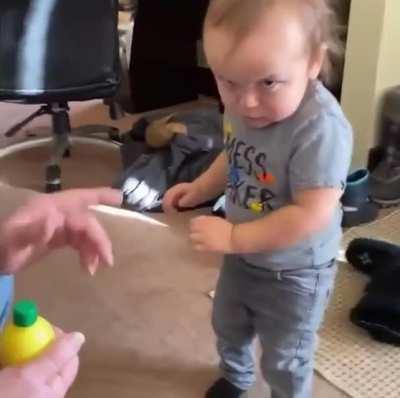 Чё-то стрёмно стало от взгляда этого малыша