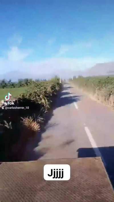 Así son las carreras de autos en mi pueblo 