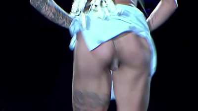 Accidentally flashed her thong during a dance
