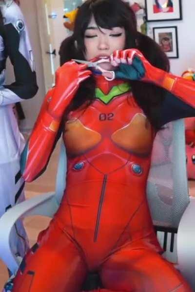 Emi - Asuka cosplay stream