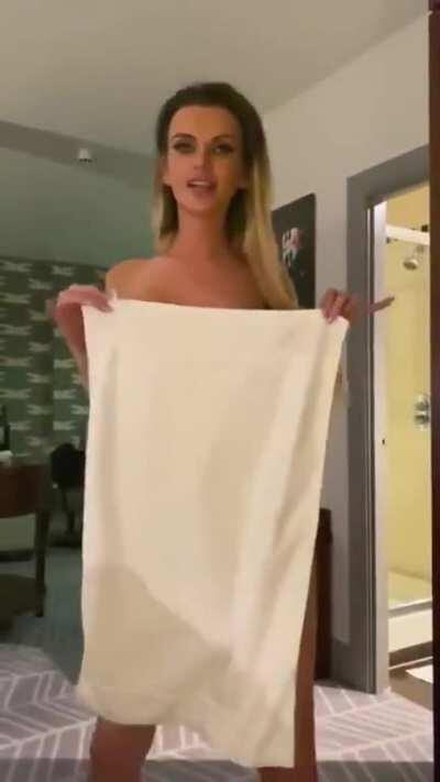 Michelle Ryan's Bath Towel Tease 😍 🍆