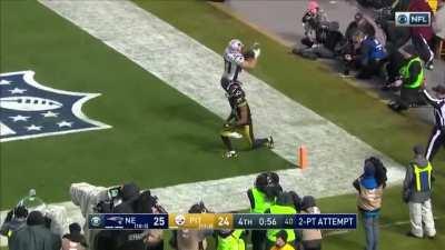 [Highlight] Gronk comes down with the 2-pt conversion, points and laughs at Sean Davis before the spike