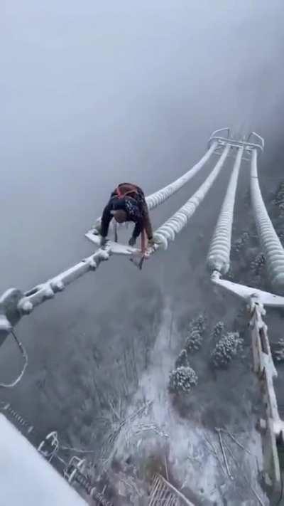 Massive respect to all the workers out in this weather. This electrician's job helping to restore power isn't for the faint hearted. Esp when he needs to unbuckle for a few seconds