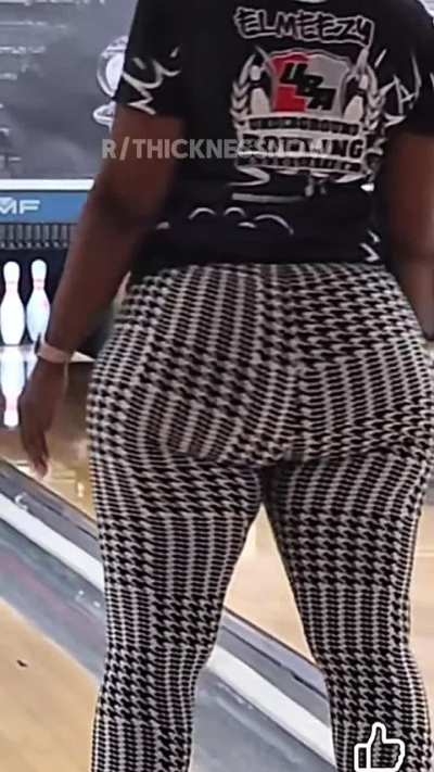 Bouncy Bowling Booty 😩😍🤤