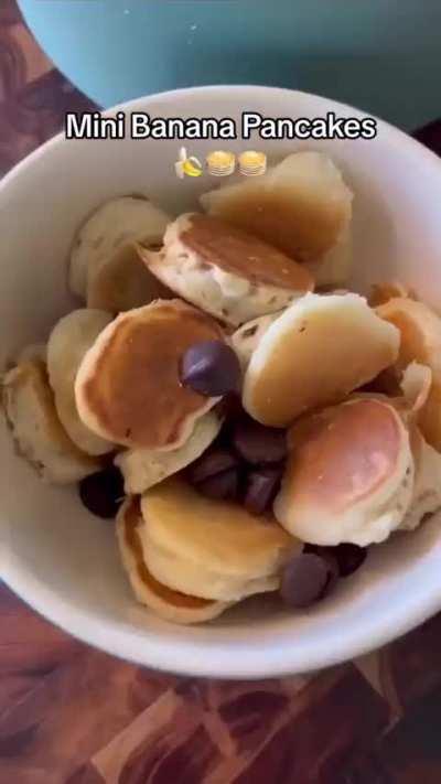 Mini banana pancakes