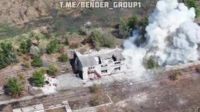 Two Ukrainians unknowingly enter a building occupied by Russian troops and are shot before being attacked by drones. The video shows additional Ukrainian troops being targeted by FPV drones - possible geolocation Zaporizhzhia 47°34'35