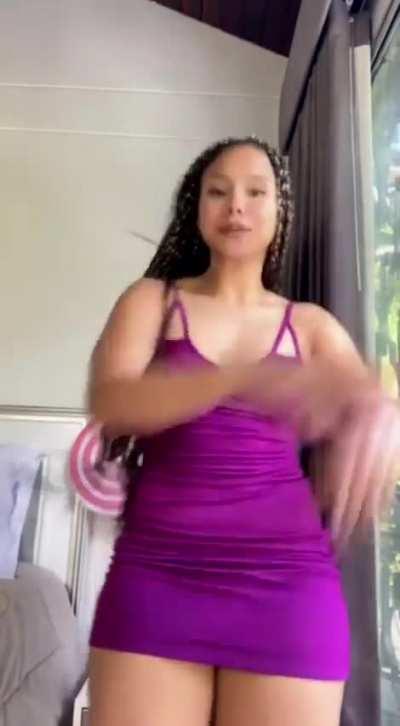 Emily (@ilovesmilinggg)