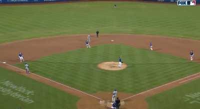 [Highlight] The Mets allow a run in the 9th as Brett Baty misjudges a routine popup