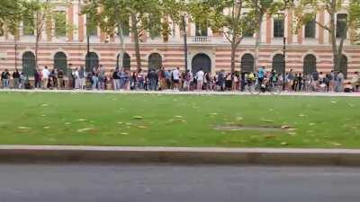 Drive de dépistage COVID-19, Allée Jules Guesde, Toulouse - 15/09/2020 - 8h43 - 2 minutes AVANT l'ouverture.