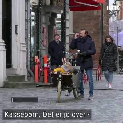 I København med verdens minste kommentatorboks fra Norge