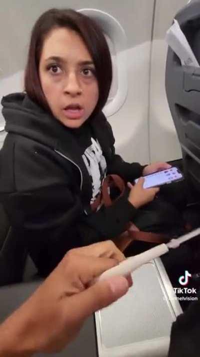 Dude sneaks scissors on to plane but gets water bottle confiscated by tsa