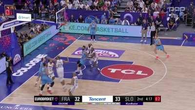 [Highlight] Luka with a one-handed floater 3 point shot to beat the shot clock