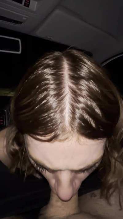 I love sucking off guys in their cars