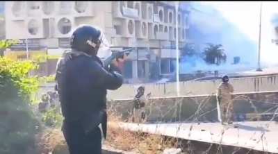 Military forces firing on peaceful protestors in capital city of Pakistan who are protesting for the release of political prisoner Imran Khan he has been in prison for over a year 
