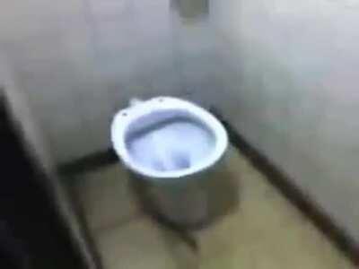 aka sta el inodoro k abla