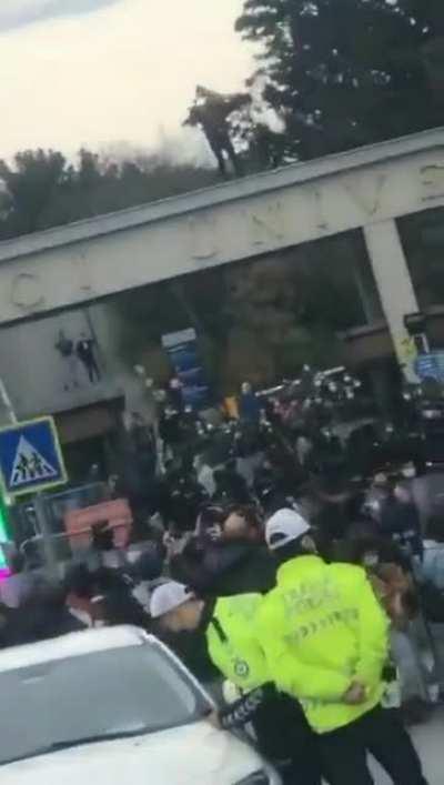 Police snipers positioned on rooftops for Boğaziçi (Bosphorus) University protest. Please share our fight against dictator Erdogan.