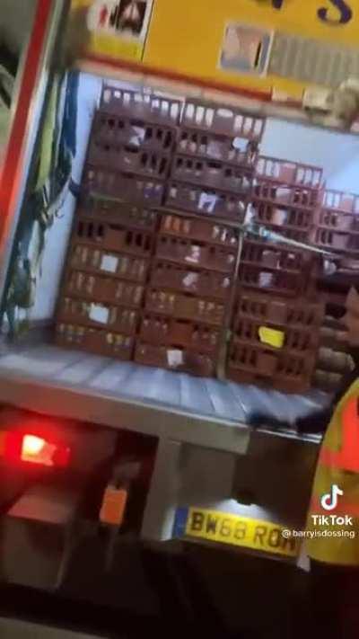 I don't know how to explain it but this TikTok has Chib energy