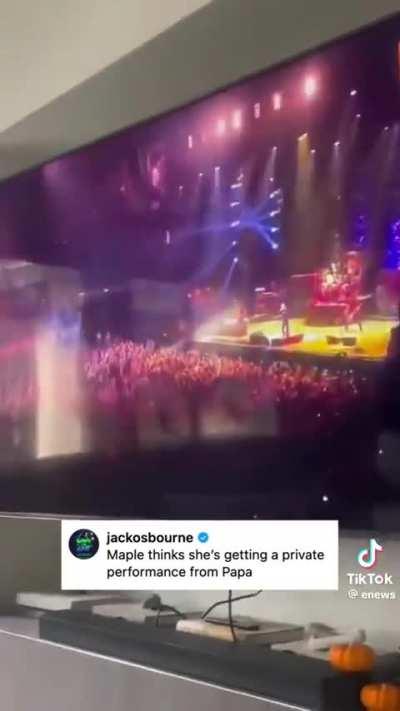 Ozzy Osbourne's granddaughter, Maple, seeing him sing live on TV.