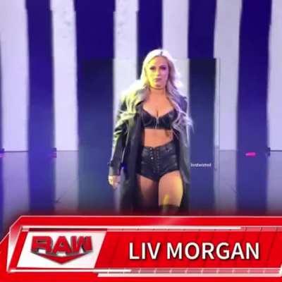 Liv looking incredible tonight 🤤🔥