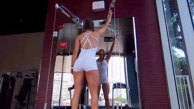 Watch until the end! Juicy pussy in the horizon! 🔥🍑💦