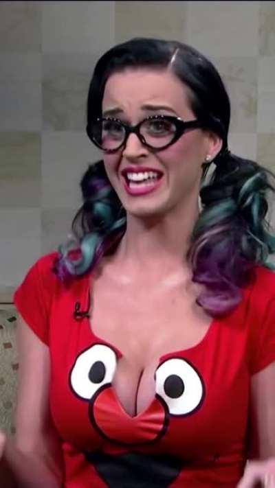 Katy Perry and the legendary Elmo shirt