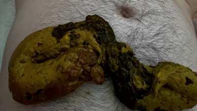 She did an ENORMOUS shit on me, felt amazing to jerk off with