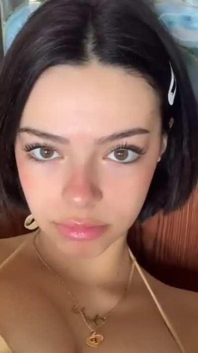 gold bikini video (click to make it loop)