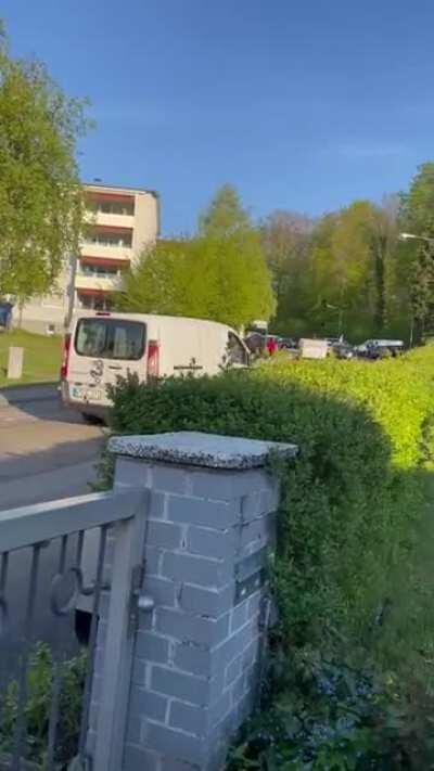 Abends halb acht in Deutschland. Schwurblerkorso. Danke jetzt ist mir der Appetit vergangen.