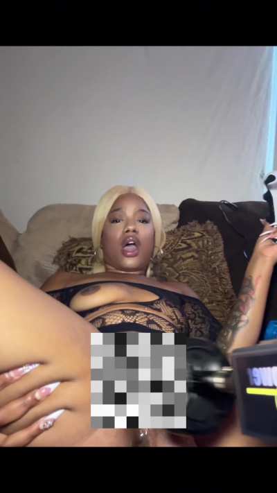 Fuck me while I play the game 😏🤤