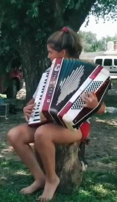 ¿Existe un instrumento más dominguero que el acordeón?