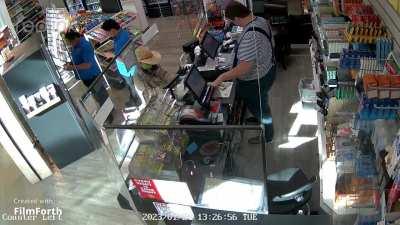 Woman takes literally 10 minutes to pay with cash