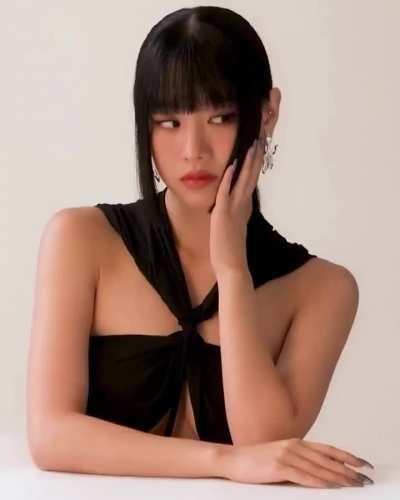 Natty underboob 🤤