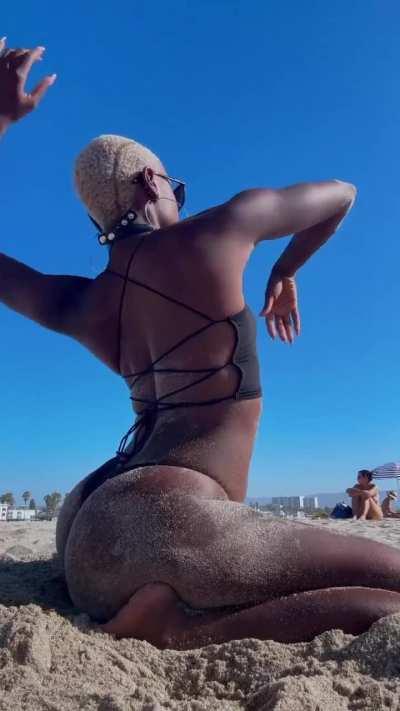 Beach daze@tae.noire