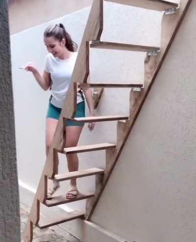 Retractable stairs