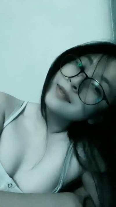 Since she's so famous now (@qmxnlz)