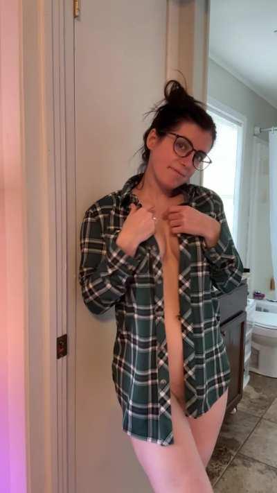 I’m the kind of girl you don’t tell your wife about 😜