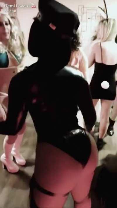 Upscaled and 60fps halloween booty