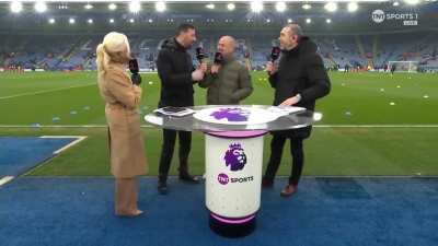 Martin Keown catching up with van Nistelrooy: 