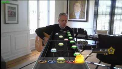 Vi que Albert y el Guitar Hero están yendo de la mano.