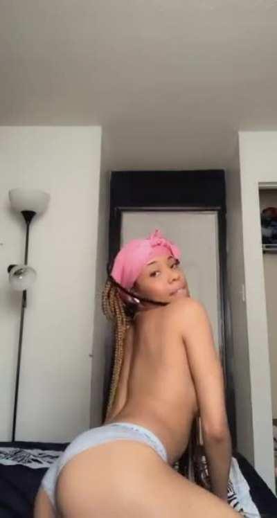 I forgot her name Anyone know her IG she a little freak