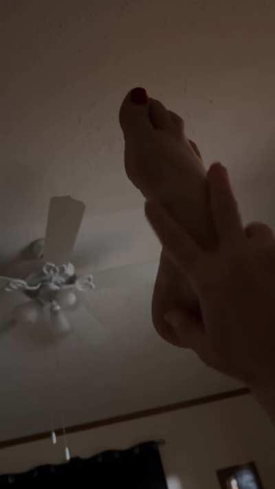 Mornin’ milf stretch❣️