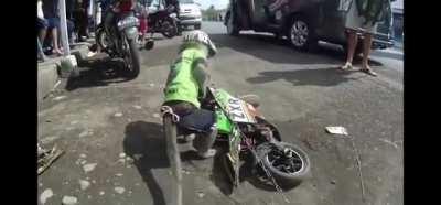 Jaja un mono en moto